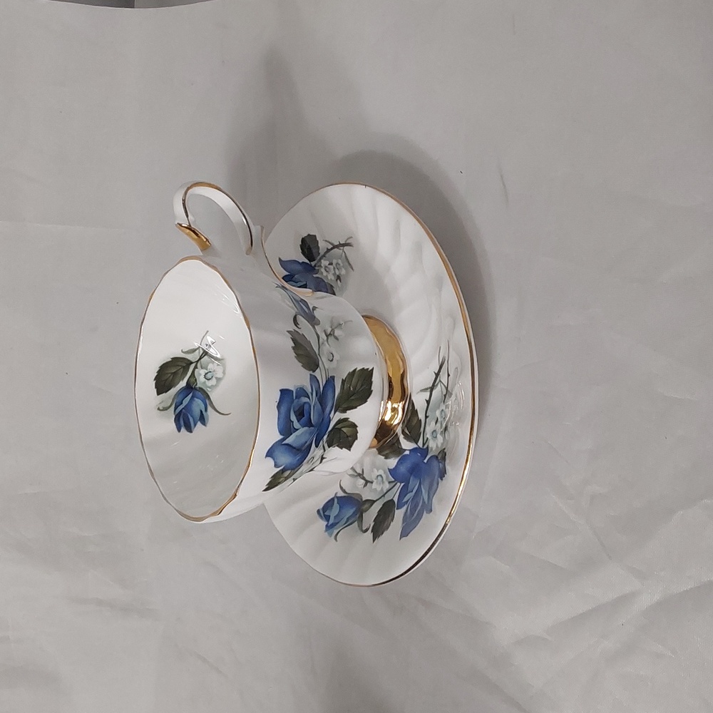 QUEEN ANNE BONE CHINA #286 MADE IN ENGLAND TEA CUP & SAUCER